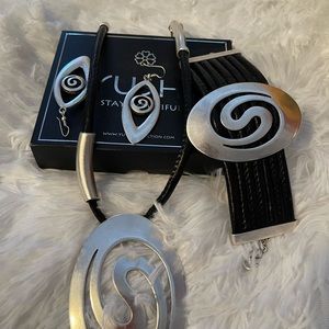 YUSI- 3 piece jewelry set! Necklace, bracelet and earrings!